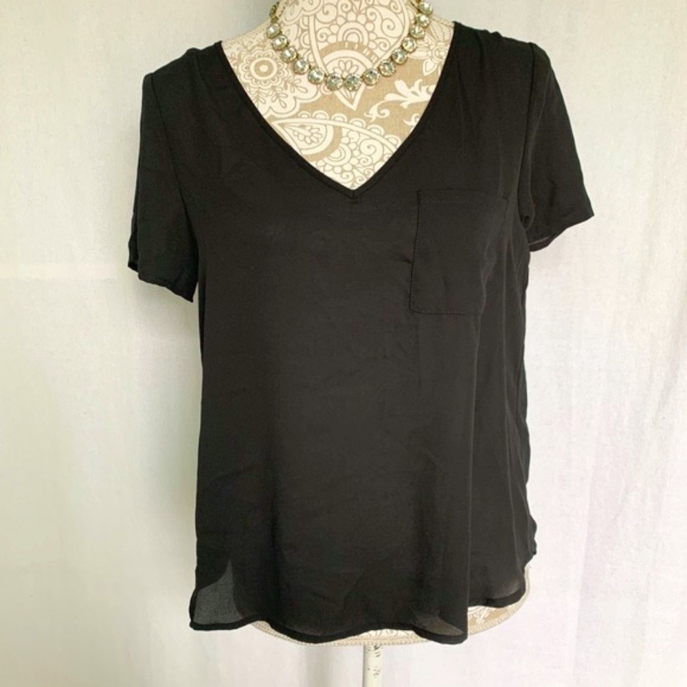 Lily white // Black Cage Back V Neck Tee Shirt Medium z26